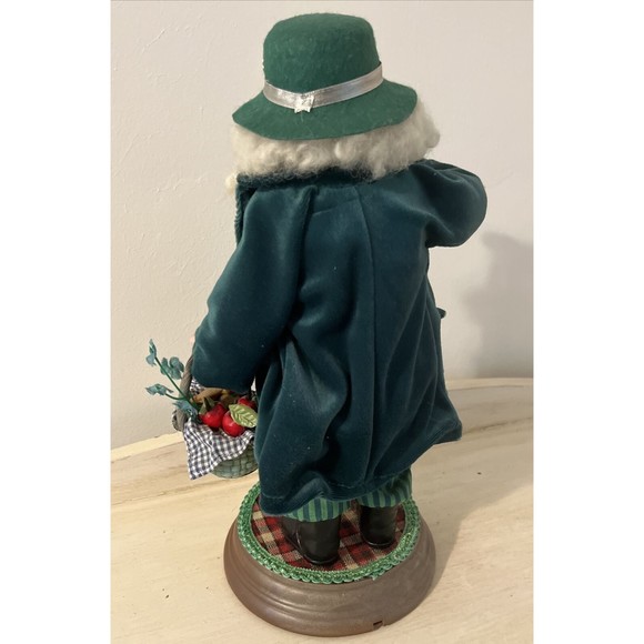 CELTIC IRISH Christmas SANTA Music Box Plays 8 Christmas Songs - Moves - Tested - Picture 3 of 7